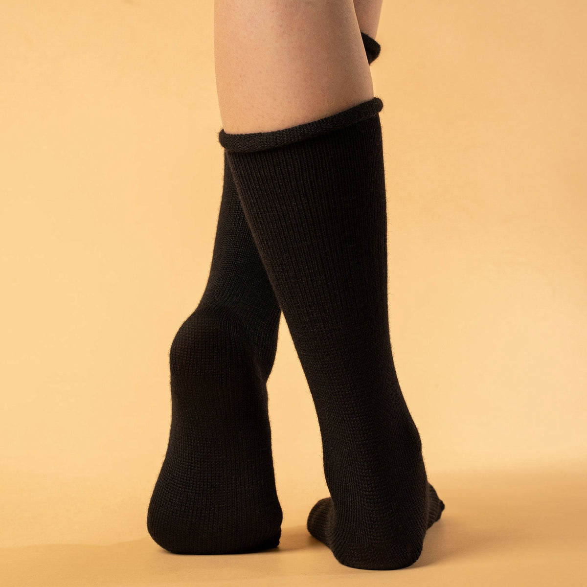MENIQUE 100% Merino Wool Womens Socks 2-Pack Black/Creamy beige