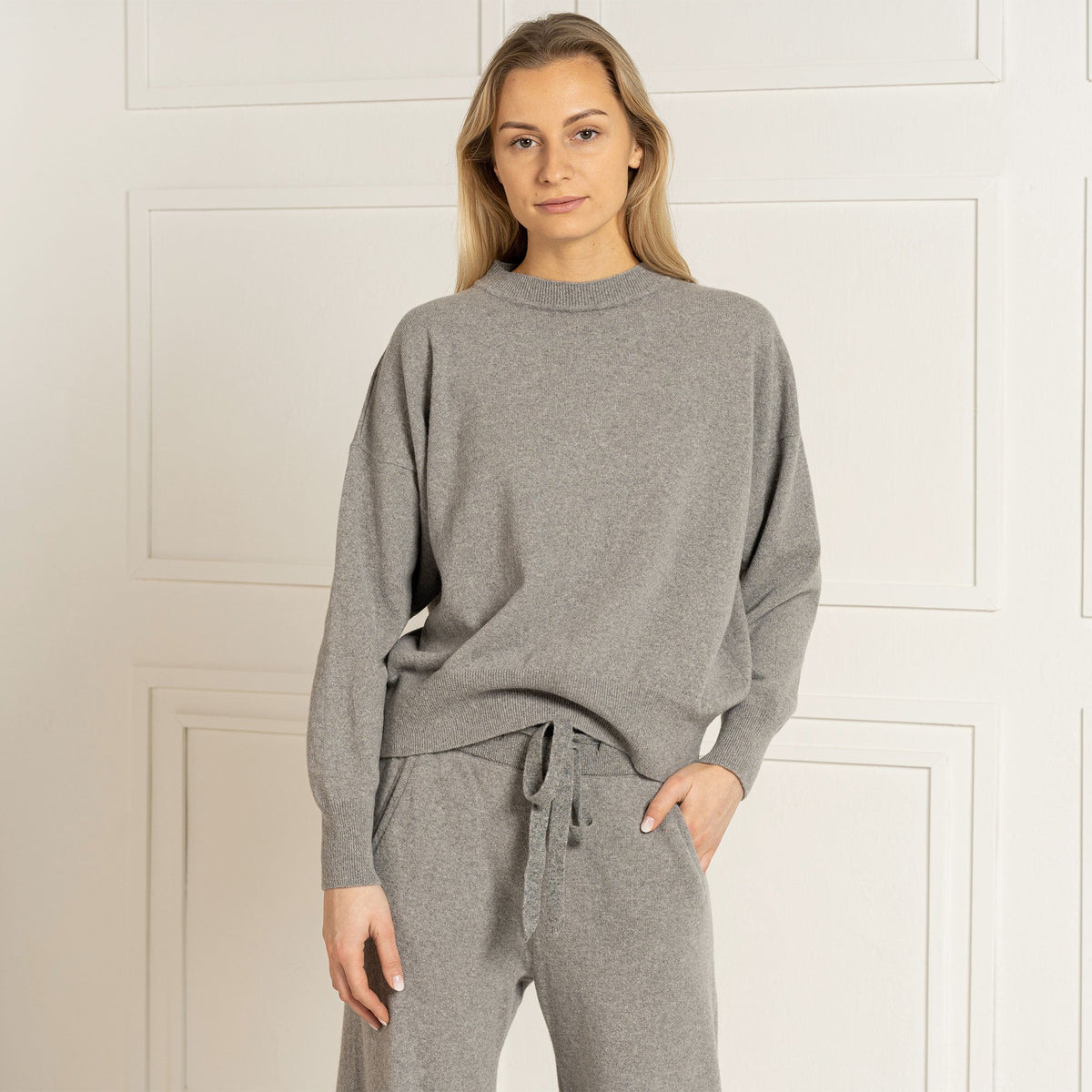 MENIQUE Knit Crew 100% Merino Wool Womens Shirtneck Sweater Oslo Light Gray