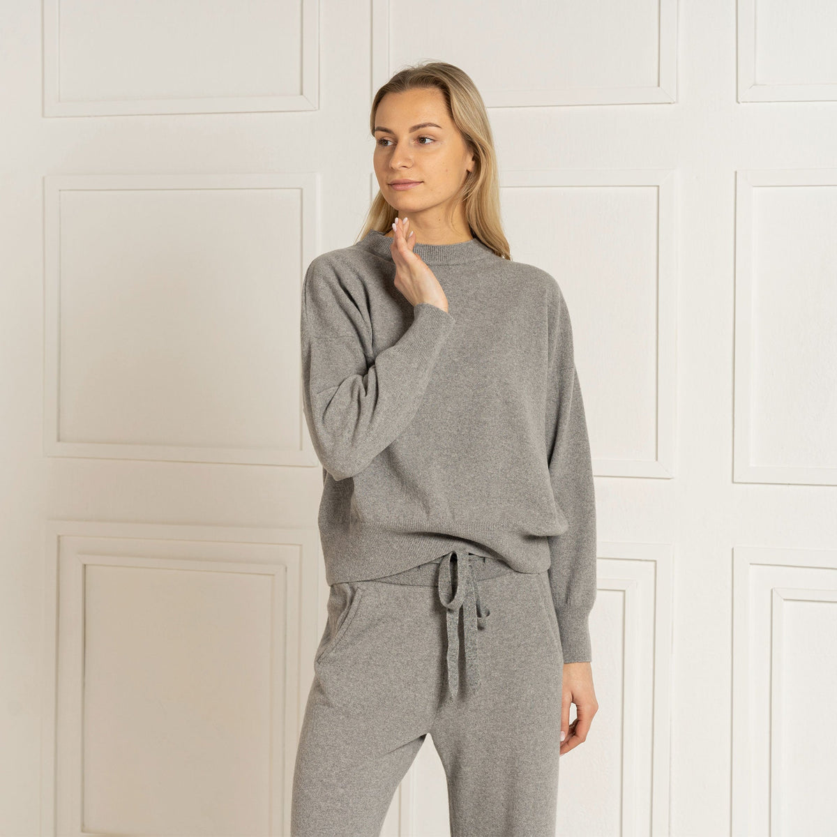 MENIQUE Knit Crew 100% Merino Wool Womens Shirtneck Sweater Oslo Light Gray