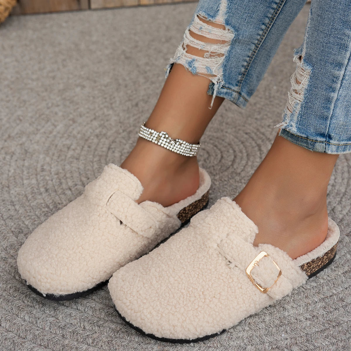 Women's and Men's Winter Indoor Home Warm, Warm and Comfortable Plush Slippers