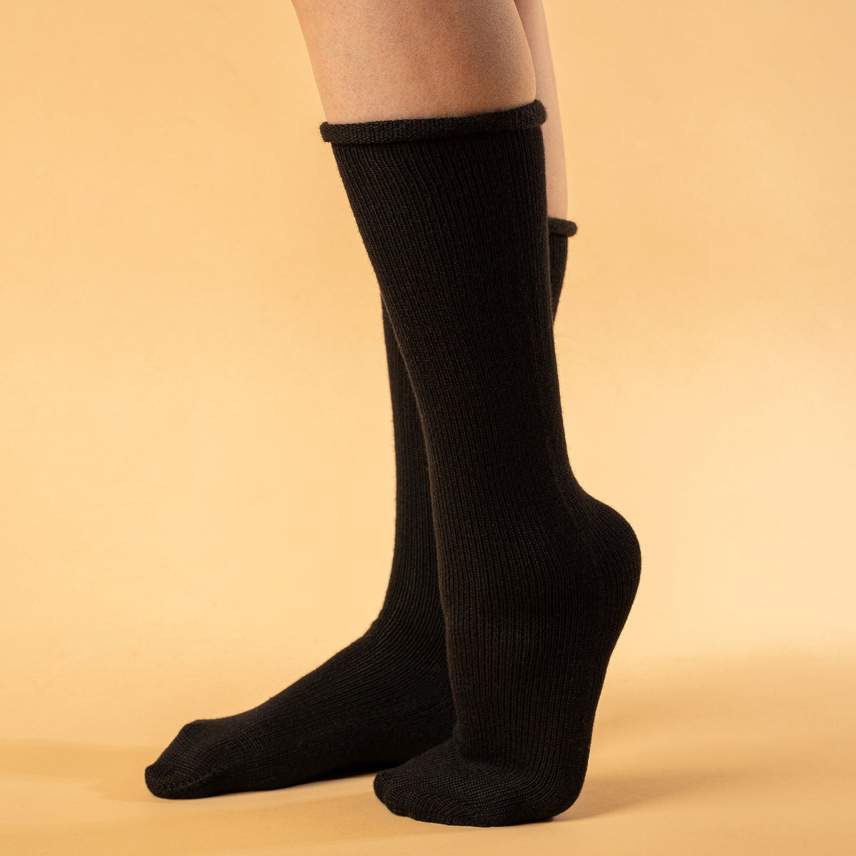 MENIQUE 100% Merino Wool Womens Socks 2-Pack Black/Creamy beige