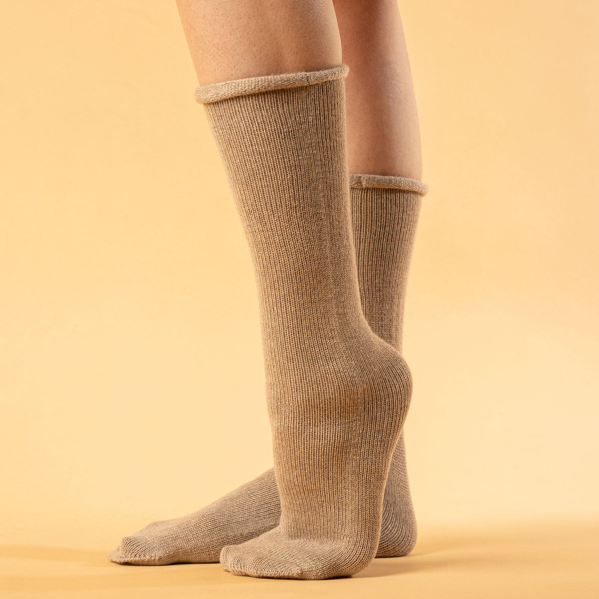 MENIQUE 100% Merino Wool Womens Socks 2-Pack Black/Creamy beige