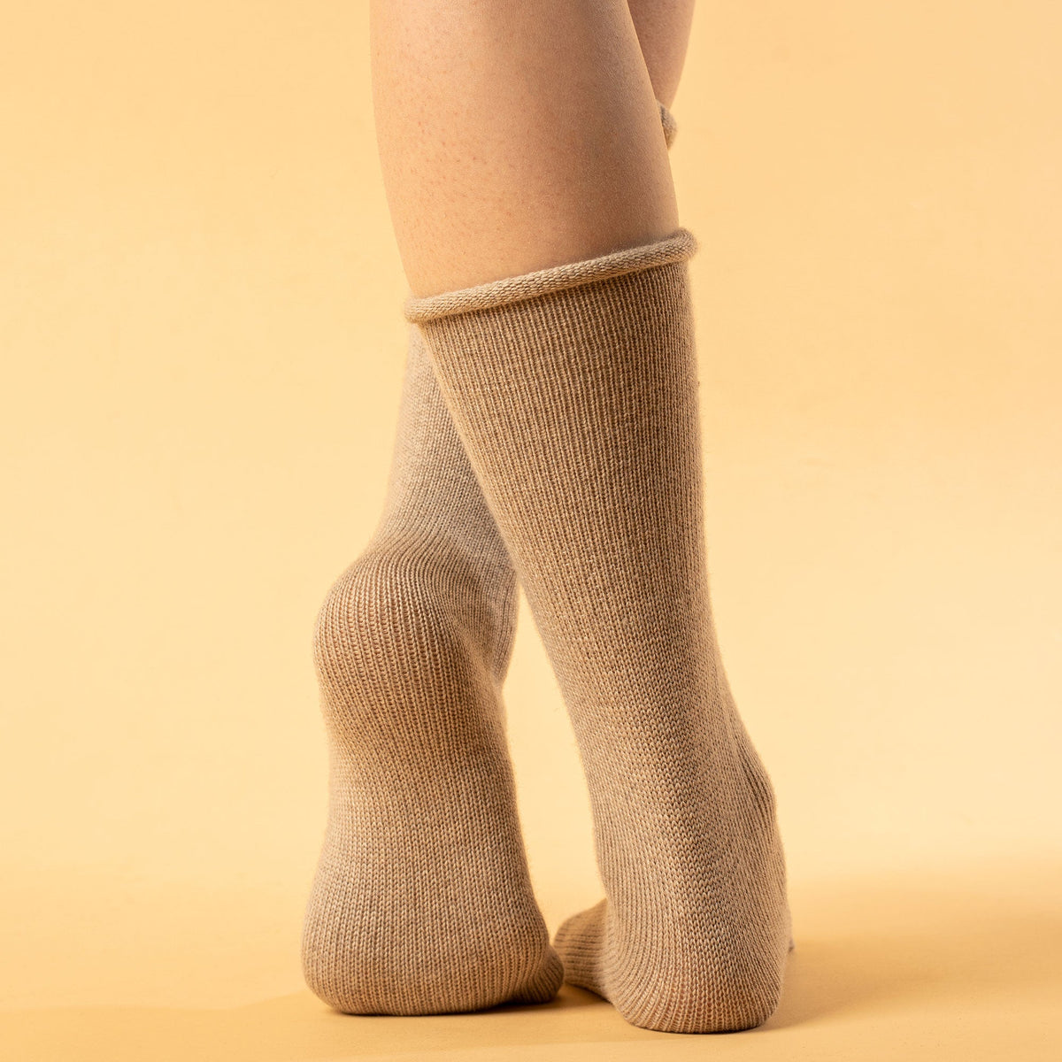 MENIQUE 100% Merino Wool Womens Socks 2-Pack Black/Creamy beige