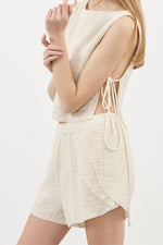 THE HAND LOOM Mia Short - Natural with Gold Stripes